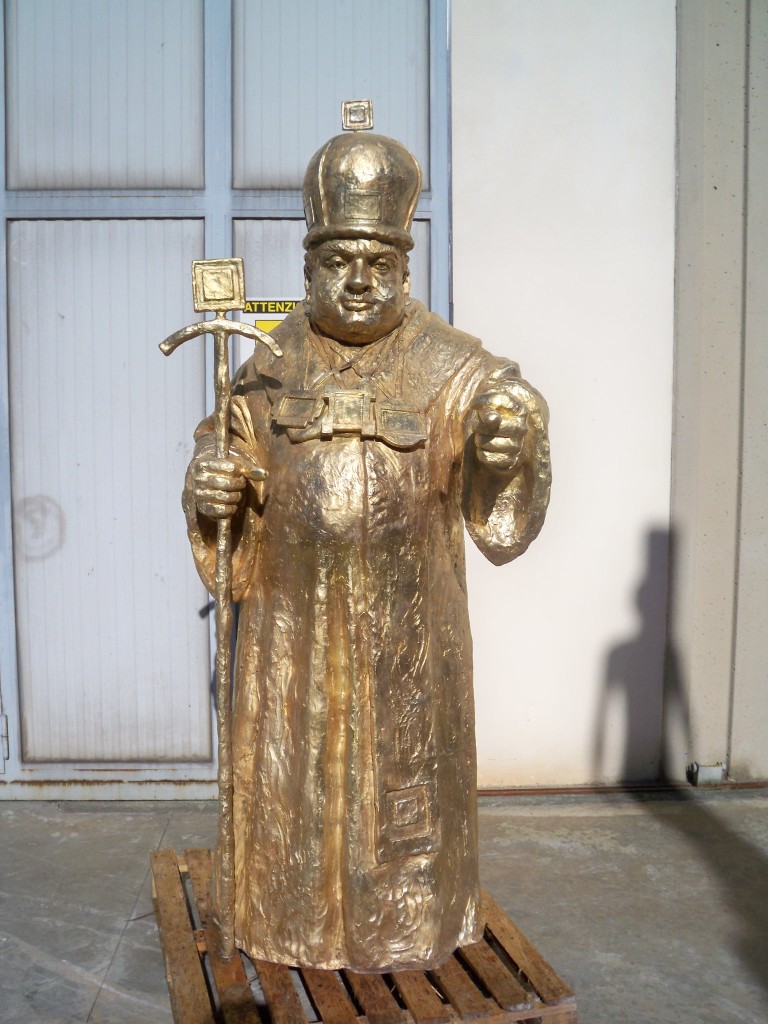 Osmolovsky Anatoly - Patriarch h. cm. 200 in lega speciale gold, esposta alla Biennale di Venezia 2013